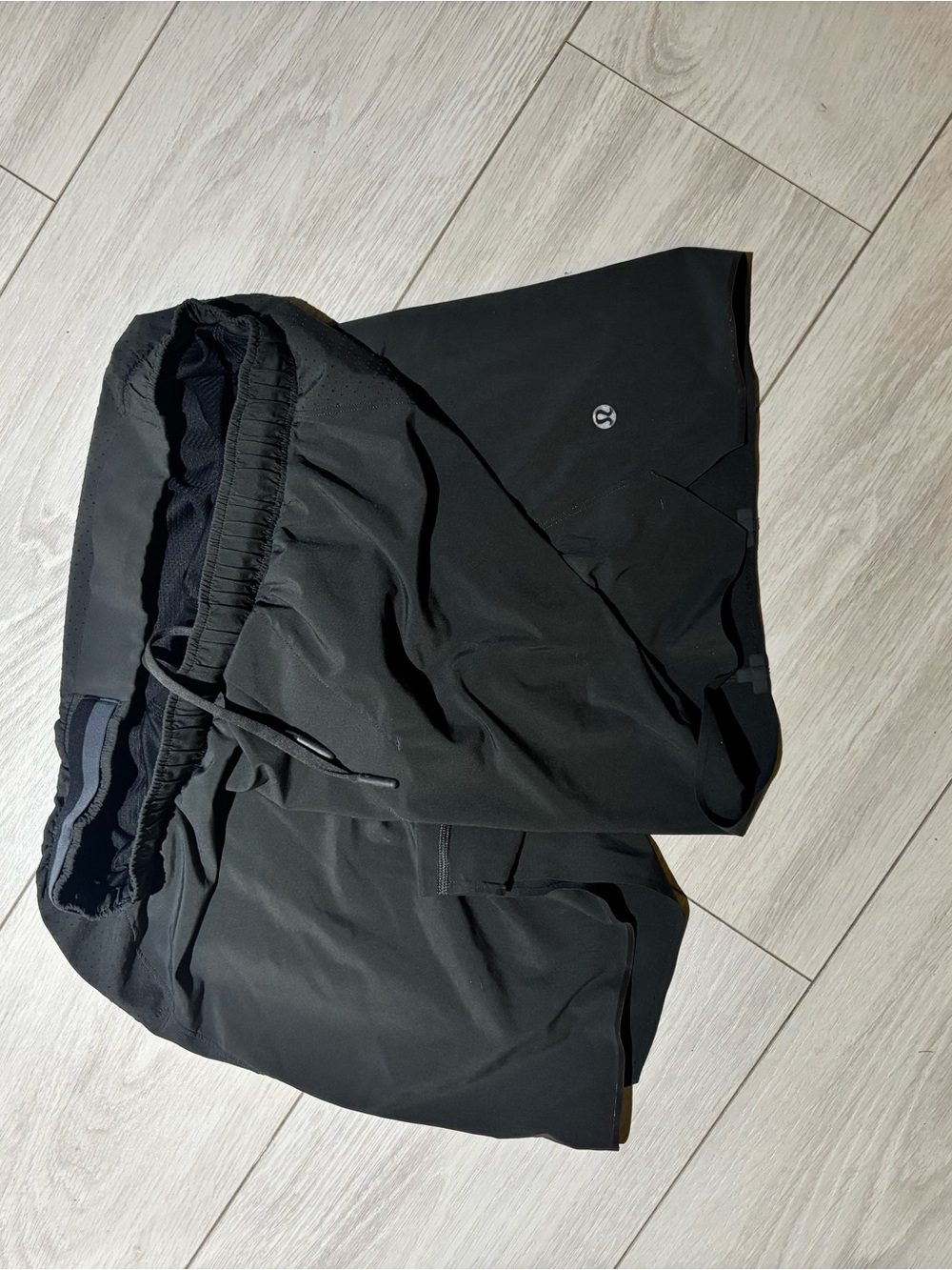 lululemon athletica Black Men’s Athletic Shorts - Picture 3 of 3
